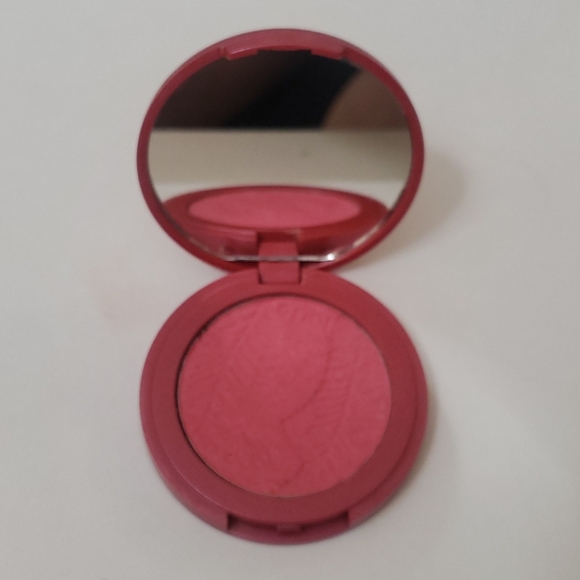 Blush - Picture 2 of 5